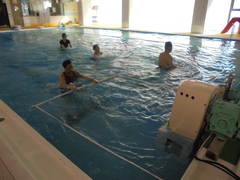 水中ウォーキングと流水マシーンでリラックス